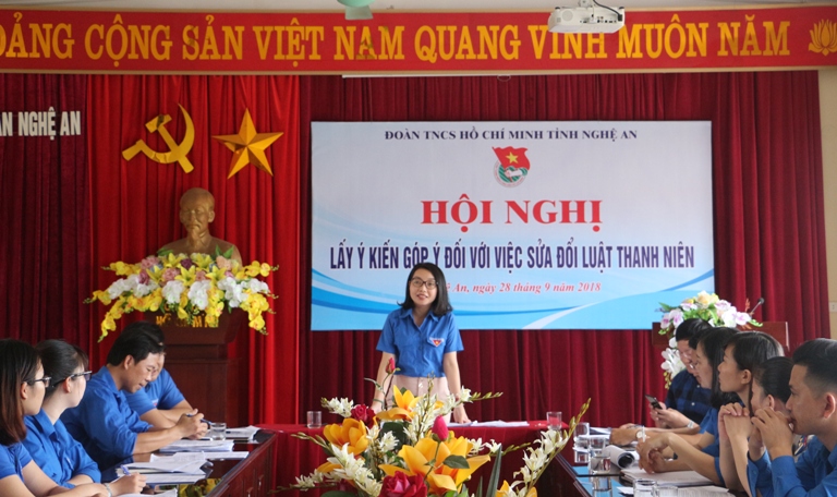 Đồng chí Nguyễn Thị Thơm - Phó Bí thư Thường trực Tỉnh đoàn phát biểu khai mạc Hội nghị